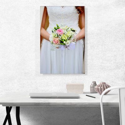 Bride with Flowers - Reproduction de photo sur toile tendue