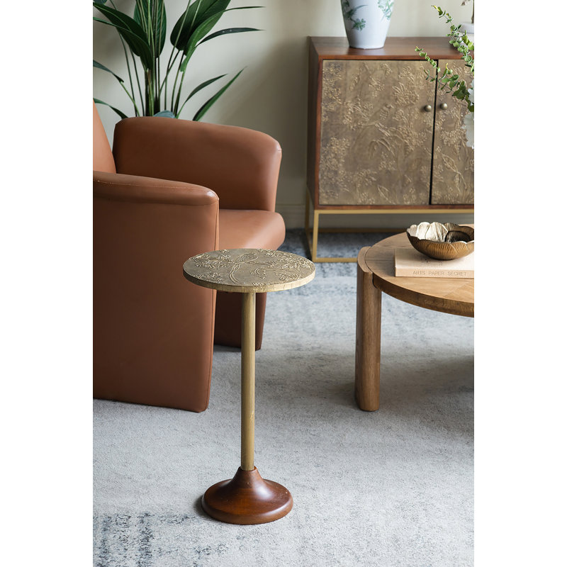 Table d'appoint mince en laiton 11,8 x 11,8 x 24 po avec plateau texturé doré et base en bois