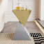 Table d'appoint moderne et abstraite en acier inoxydable avec finition brossée et design décalé artistique pour les espaces de vie contemporains