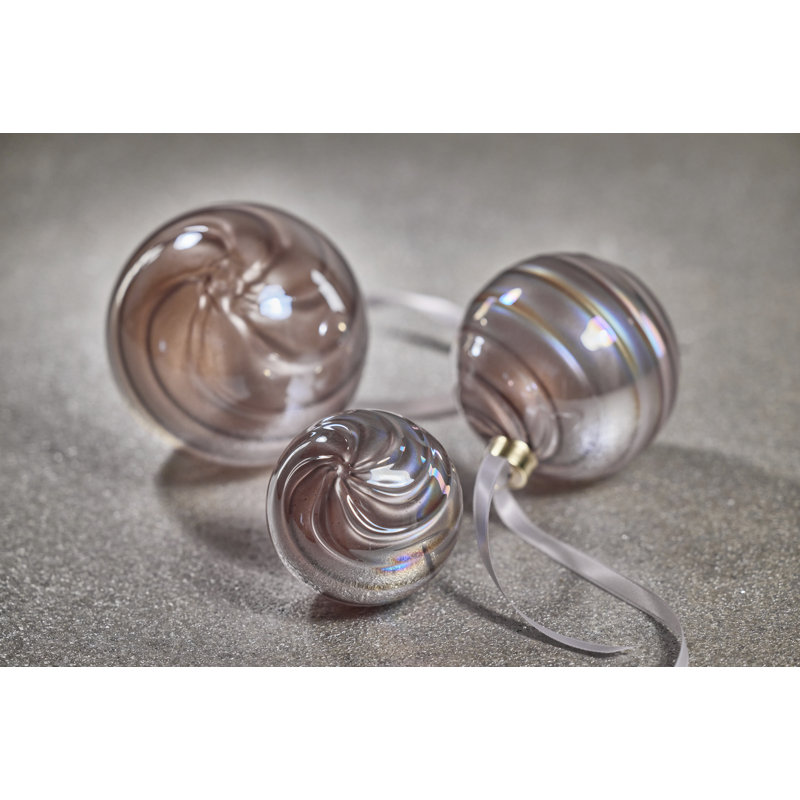Ornement boule Andron The Holiday Aisle®, Gris clair / mauve