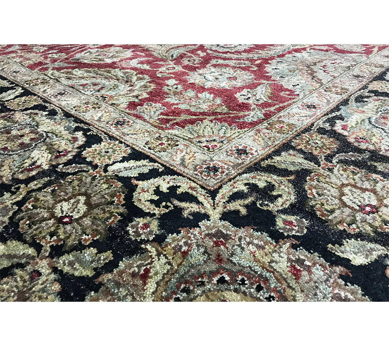 Tapis rouge et noir noué à la main de haute qualité