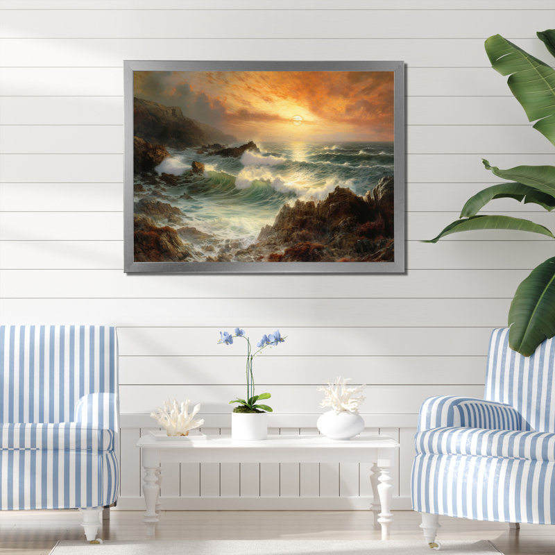 Océan sauvage avec vagues déferlantes, heure dorée I, H 34 po x l 44 po, Encadrement doré