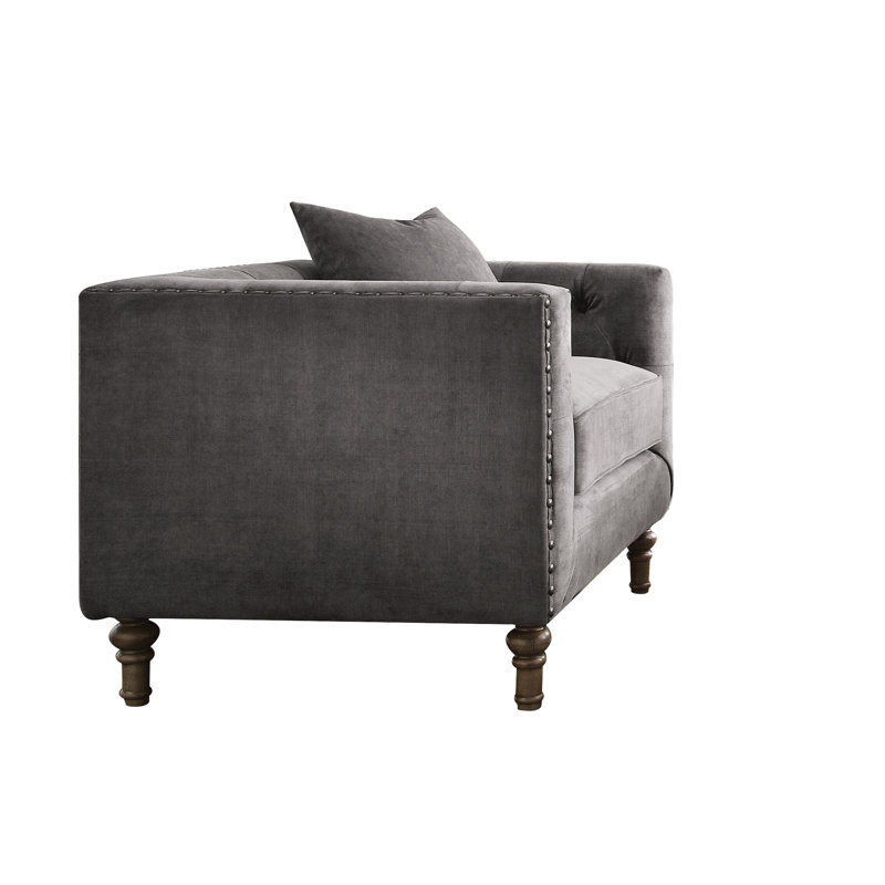 Élégante chaise d'appoint grise avec coussin - rehaussant le confort et l'élégance du siège Mid-Century, ajoutant une touche classique