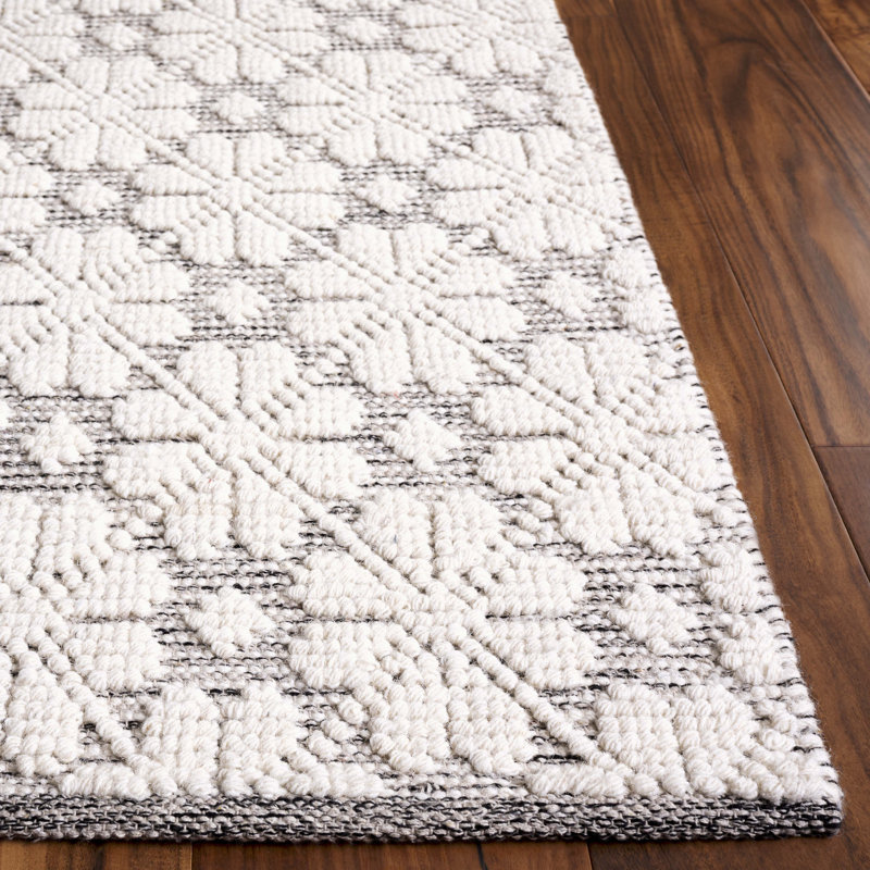 Sharene Floral Handwoven Wool Ivory/Gray Area Rug, Rectangle 5' x 8'
