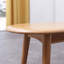Banc de salle à manger en bois de chêne massif avec design demi-rond pour des sièges spacieux et élégants dans les salons et les salles à manger-555327020