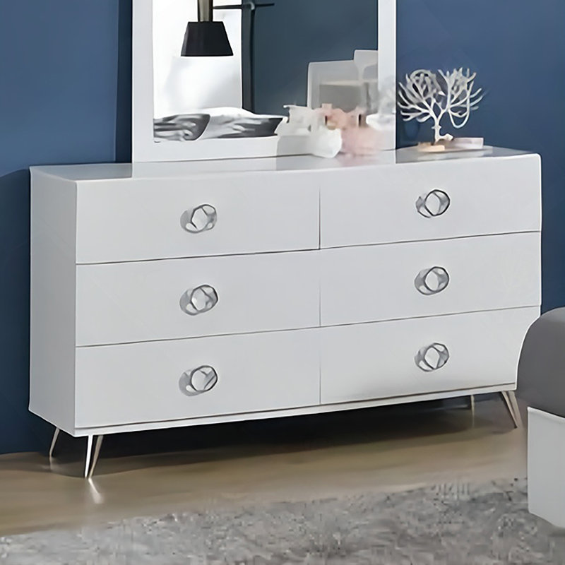 Commode en bois massif