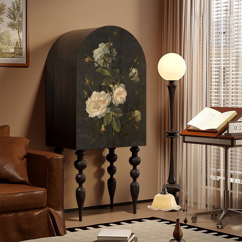 Armoire en bois à motif floral