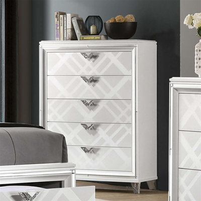 Commode 1 pièce de style contemporain avec pieds en acrylique, poignées en faux losanges en relief Art déco pour des solutions de rangement modernes.