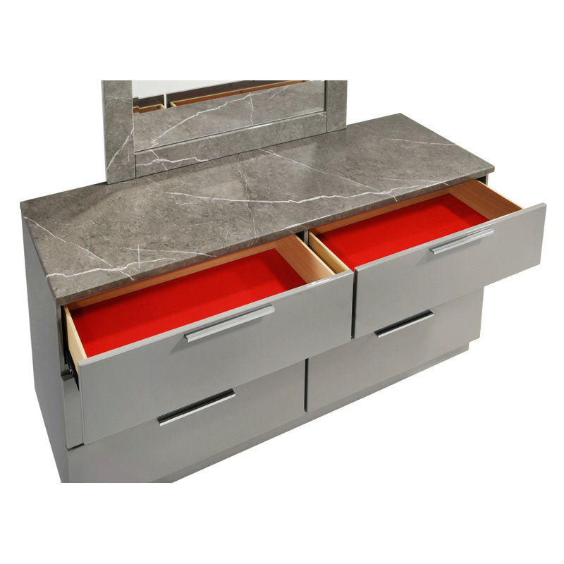 Commode avec tiroirs et pieds en métal