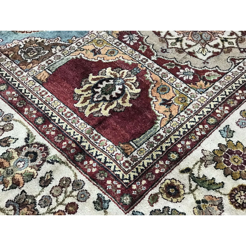 Tapis rouge et crème noué à la main de haute qualité