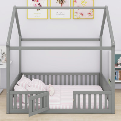 Structure de lit pour enfant avec clôture de protection et porte fonctionnelle