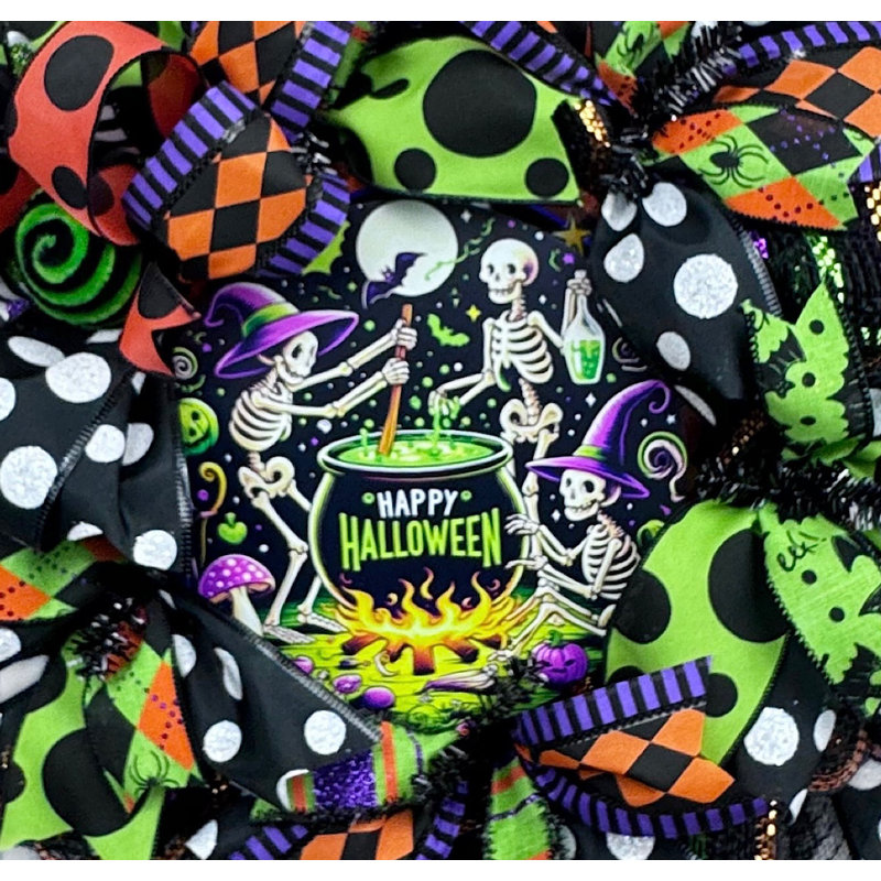 Joyeux Halloween, squelettes et couronne de sorcières