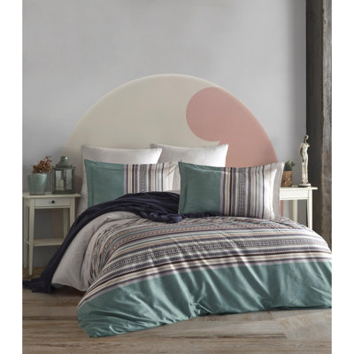 Quiltisse Bedspread with Pillowcases Included
