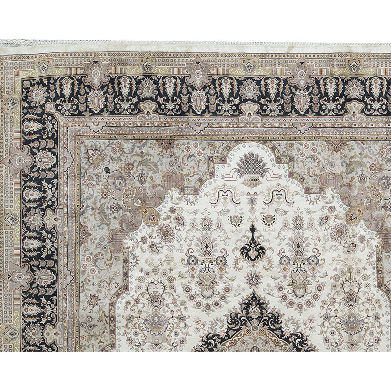 Oriental Area Rug in Ivory/Black