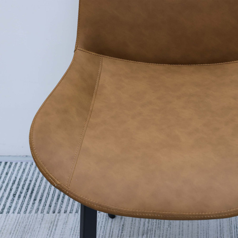 Chaise en polyuréthane avec pieds en métal, Brun
