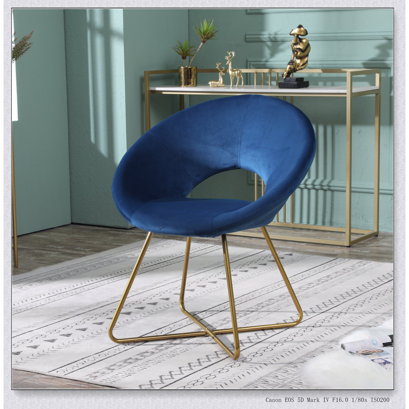 Chaise d'appoint rembourrée en velours soyeux Slatina, Velours bleu