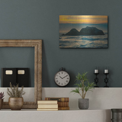  «Golden Island», art mural en métal