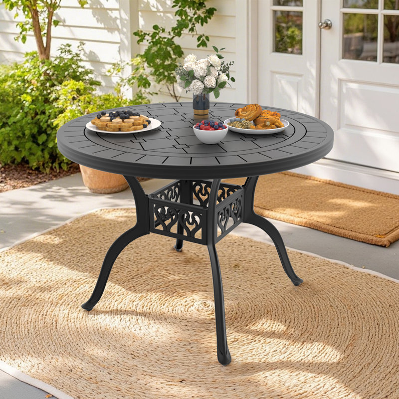 Table de salle à manger d'extérieur en fonte noire de 39 po Tyrell