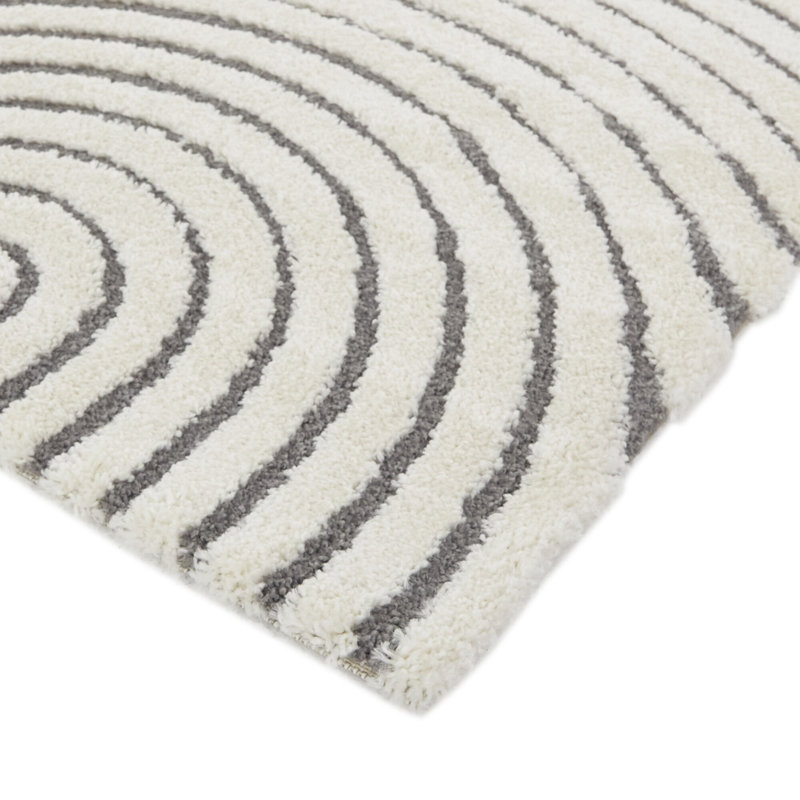 Tapis gris / ivoire en polypropylène tissé à la machine Barklay, Rectangle 6 pi 7 po x 9 pi