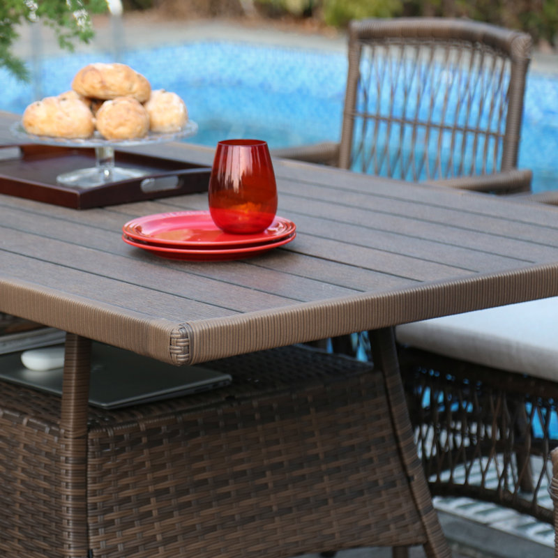 Table de salle à manger d'extérieur en osier