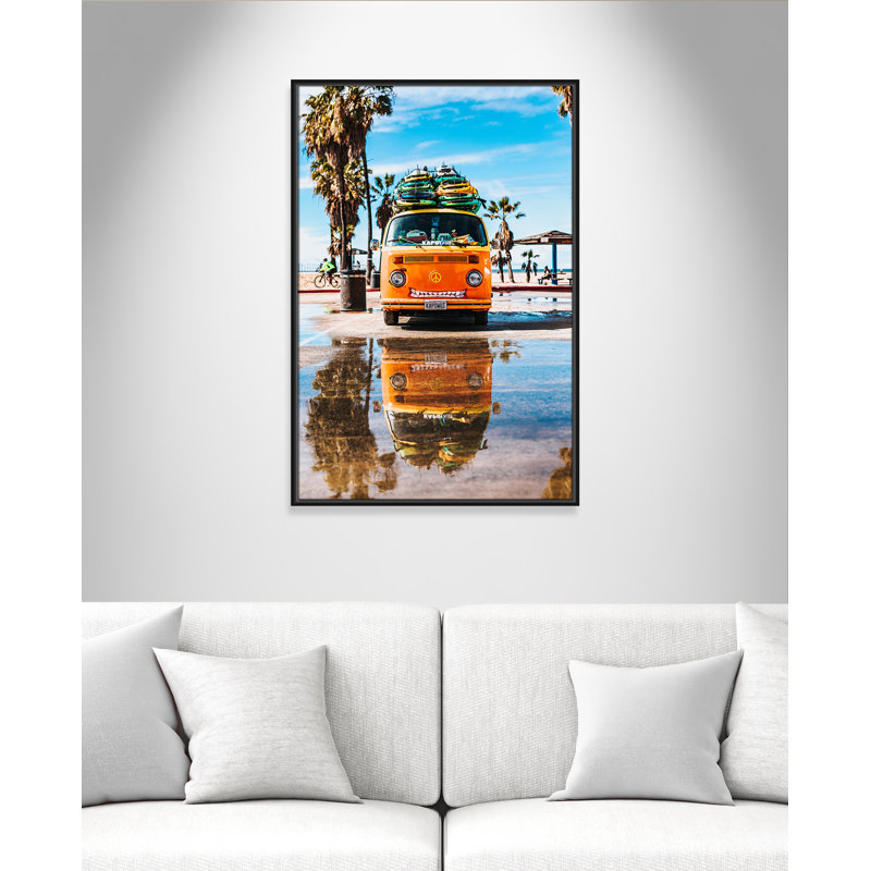«Coastal Cruiser» par Tyler Nix, H 37,5 po x l 25,5 po x P 2 po, Cadre flottant noir, Pas de tapis