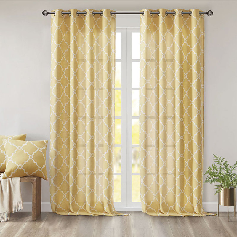 Panneau de rideau semi-transparent en polyester Stamatoula, H 108 po x l 50 po, Jaune clair