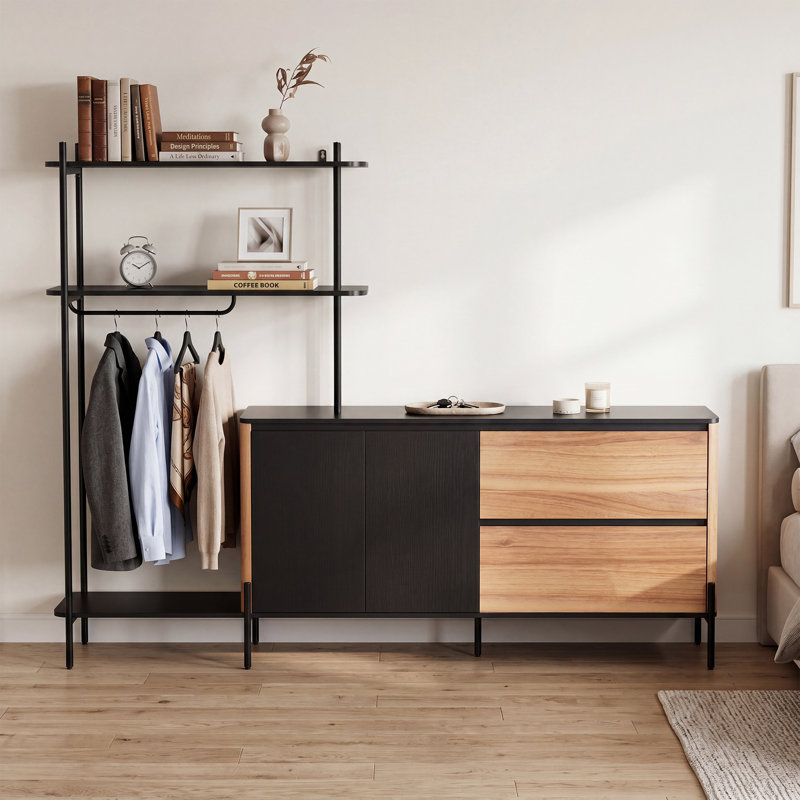 Commode à deux tiroirs et portes de 210 cm de large avec étagères et penderie.