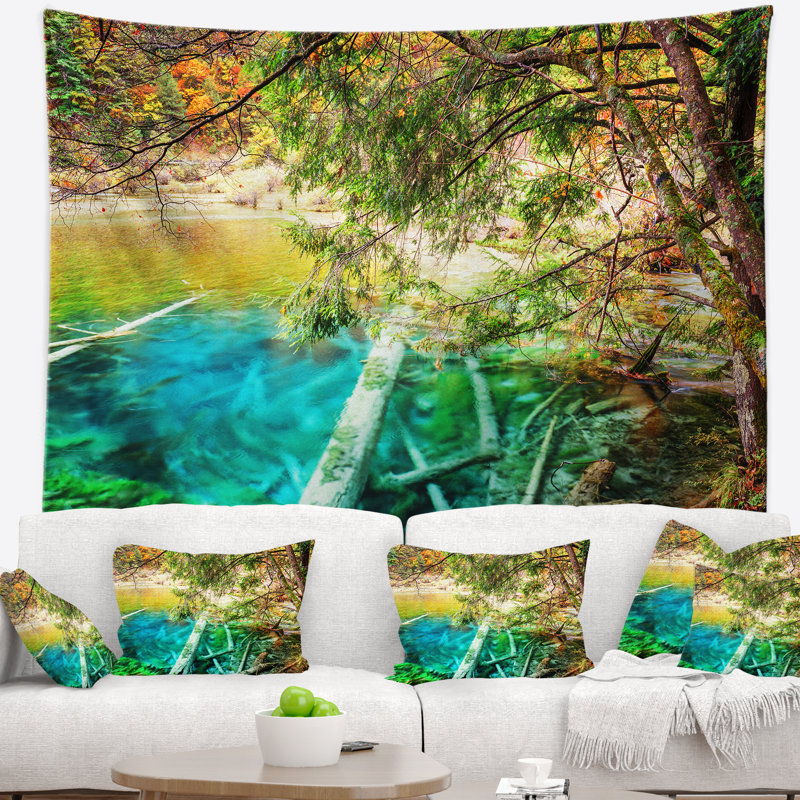 Tapisserie lac coloré avec troncs d'arbres, H 78 po x l 92 po