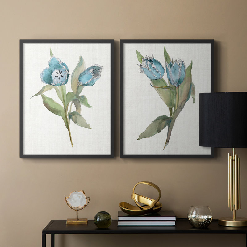 «Blue Tulip Picks I», reproduction encadrée de qualité supérieure - prête à être accrochée - aucun clou requis - aucun clou requis