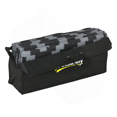 Tapis d'extérieur réversible Outsunny, tapis de sol en paille de plastique imperméable 9 pi x 18 pi, tapis de camping portatif pour camping-car avec sac de transport, grand tapis de sol pour la cour, le pont, le pique-nique, la plage, le noir et le gris géométrique