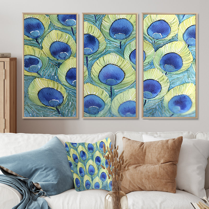 «Blue and Green Peacock Feather Collage IV», ensemble de 3 paons, H 32 po x l 48 po, Impression encadrée sans passe-partout