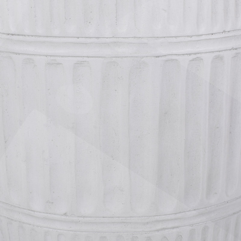 Table de bout d'extérieur moderne en béton léger, polyvalente et robuste pour une utilisation intérieure et extérieure