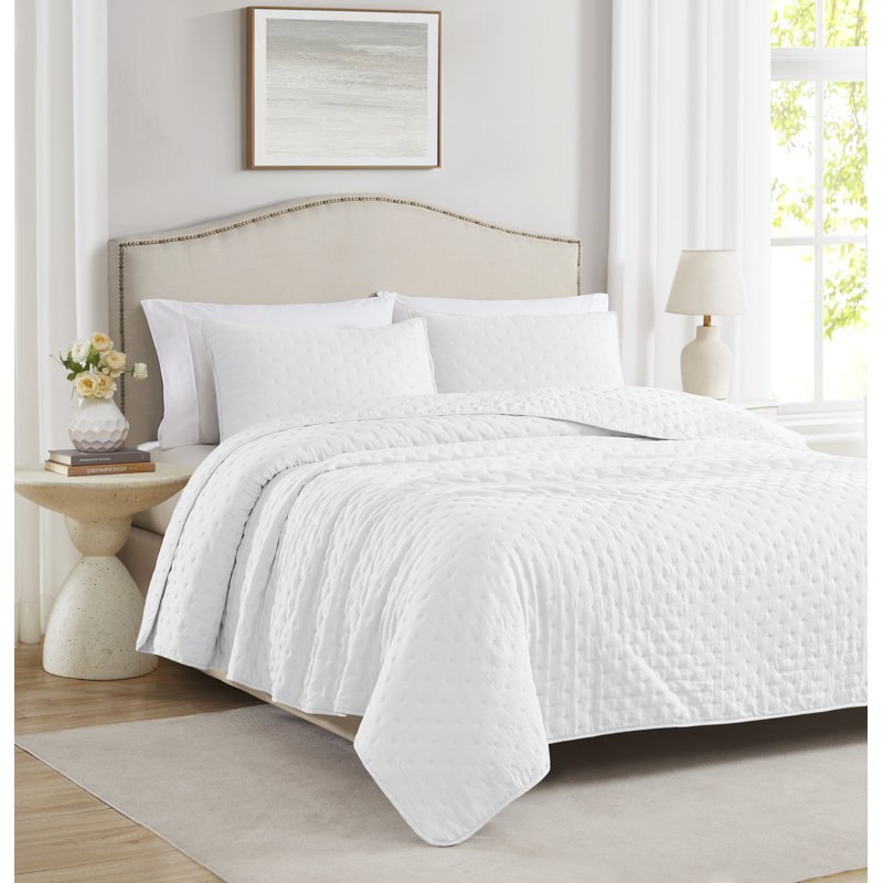 Cayla Pinsonic Quilt Set Microfiber Quilt Set, King Quilt + 2 Standard Shams, White