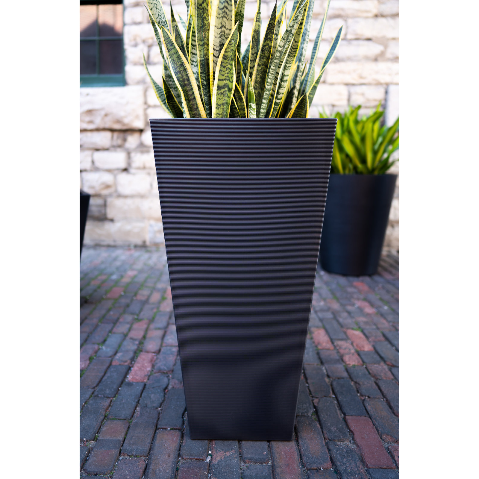 Pro Series 20" Pot Planter, Black