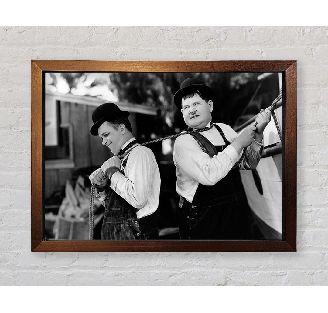 Laurel und Hardy Heave Gerahmter Druck