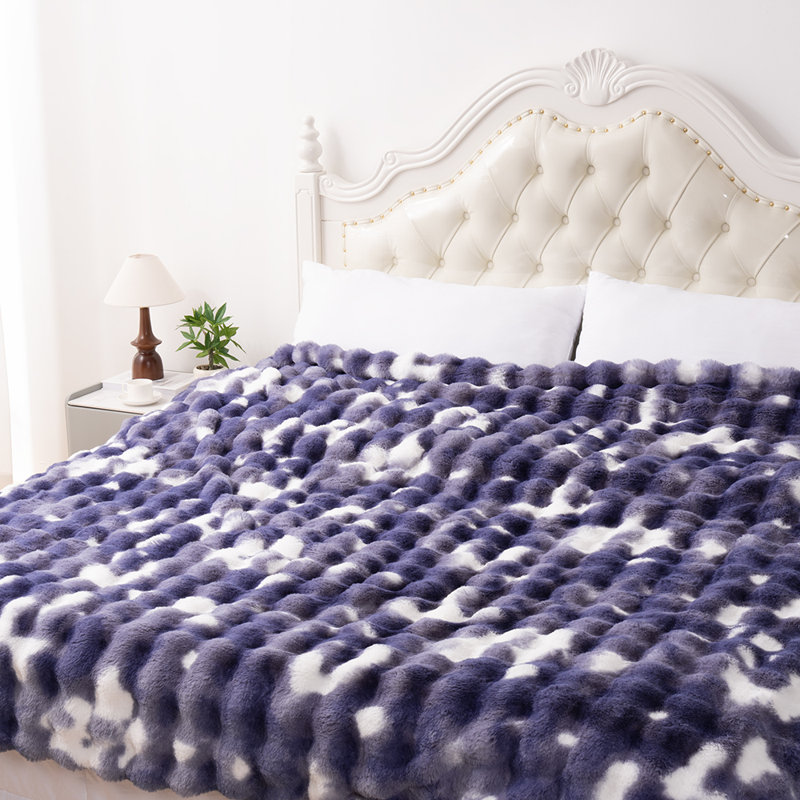 Cozy and Comfortable Faux Fur Blanket A soft, plush blanket perfect for sofas, featuring a fluffy, thick, and plush texture. Ideal for sofas, bedrooms, and living rooms.