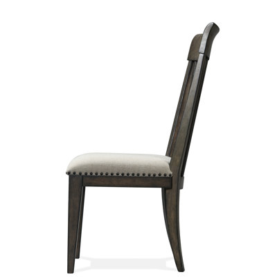 2 chaises de salle à manger à garniture cloutée Grant, sièges rembourrés beiges, dossier à lattes, pieds fuselés, structure en bois franc, 2 chaises, accents, revêtement, dossier, solide