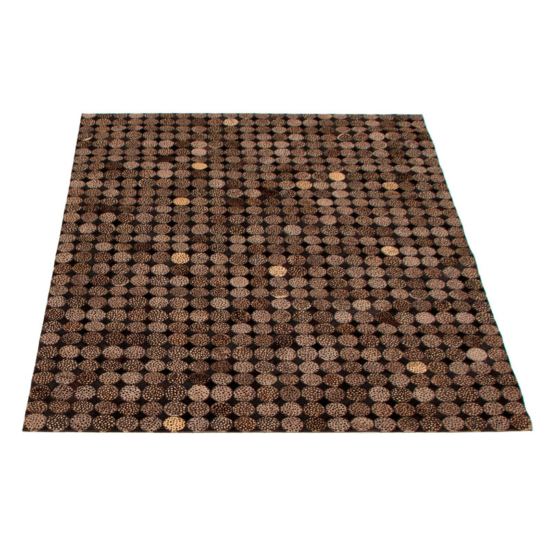Tapis noir / brun / beige en cuir de vache fabriqué à la main Arveda