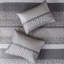 Courtepointe 6 pièces avec coussins décoratifs, détails de coussins plissés gris très grand / très grand, plis et broderies décoratifs gris, lavage en machine facile-120276203-120276201