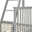Lit simple superposé au dessus d'un lit double avec tiroirs de rangement, lit superposé en bois avec échelle et garde-corps gris