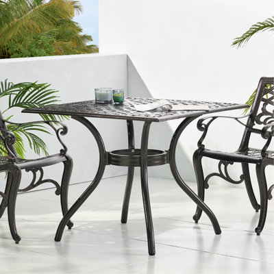 TABLE CARRÉE