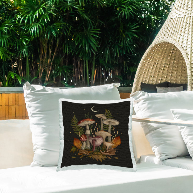 Coussin d'extérieur détaillé et détaillé "Woodland Mushroom" par Episodic Dessins