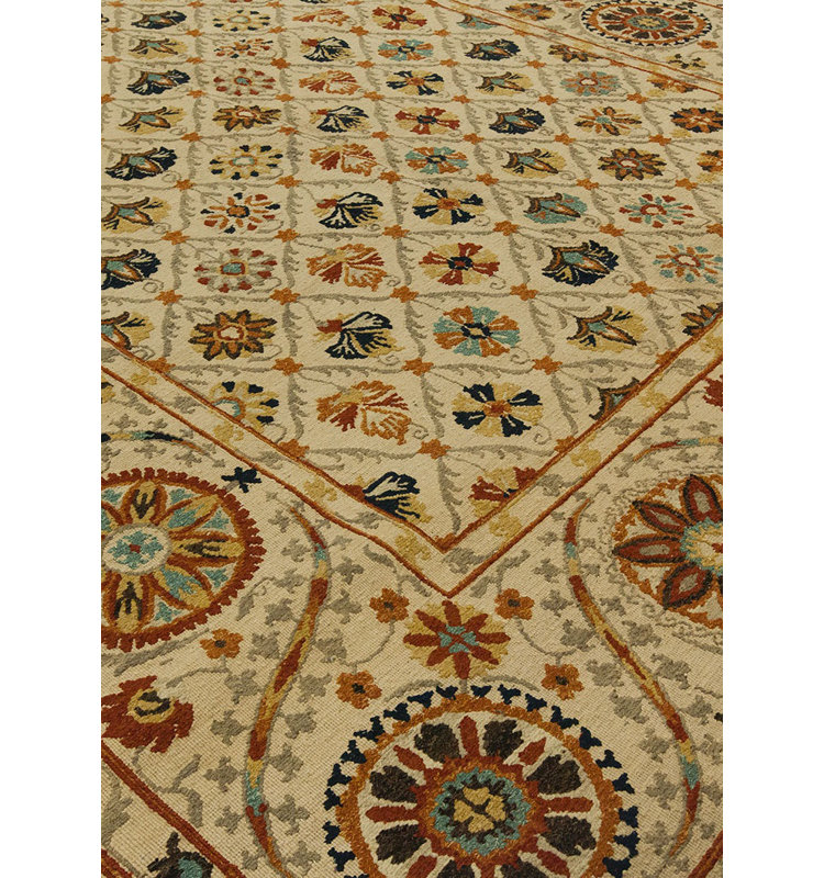 Hensen Wool Oriental Area Rug in Beige, Rectangle 4' x 6'