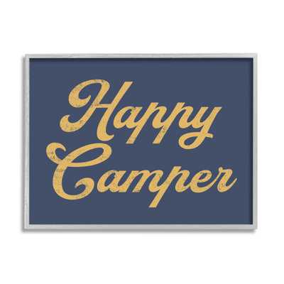 «Happy Camper», phrase de script rétro, accent jaune surdimensionné et encadré blanc, art texturé par Lil '' Rue