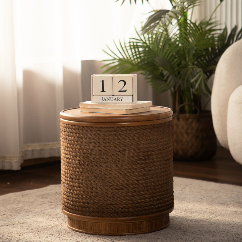 Table basse ronde avec espace de rangement caché, bordure en corde de chanvre tissée à la main, look chic pour les salons confortables, cadre renforcé stable, aucun assemblage requis, ton de bois naturel, style de produit moderne, et