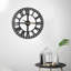 Horloge murale élégante en métal, 19,7 po x 19,7 po, noir | Fabrication 100% métal, épaisseur: 0,08 pouce | Mécanisme silencieux, facile à suspendre | Parfait pour la décoration intérieure et les espaces de bureau, fonctionne à piles (1 AA, non incluse)