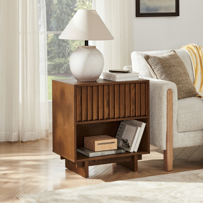 Table de chevet cannelée avec tiroir et tablette ouverte MDF noyer avec station de charge, Noyer
