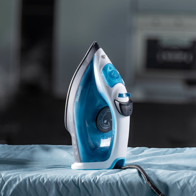 GEEPAS Steam Iron | Clothes Dry & Steam Press | 30s Fast Heat-Up, Vertical Steaming | Nonstick Soleplate, Adjustable Temperature | 120ml Water Tank with 0.5g/Steam Output | 2 Year Warranty 1800W