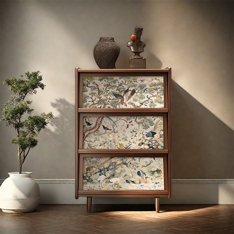 Armoire de rangement à trois portes avec plateau spacieux