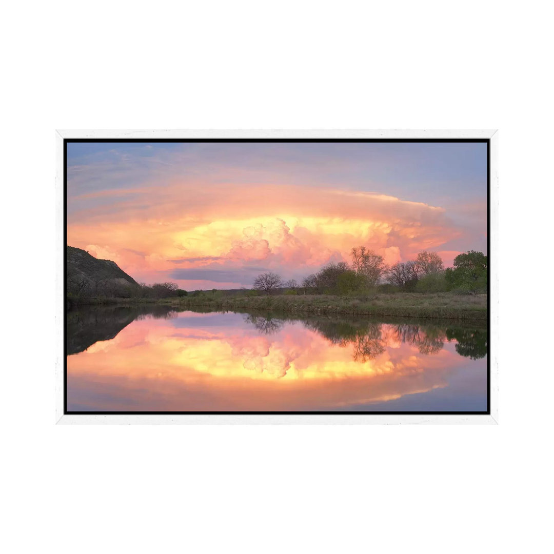 Sturmwolken über dem South Llano River, South Llano River State Park, Texas I von Tim Fitzharris - Gallery-Wrapped Canva...